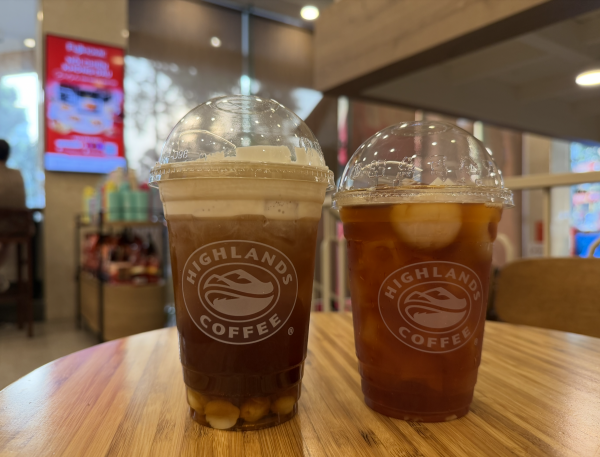 Highlands Coffee bán lại trà sen vàng, trà vải ở một số cửa hàng