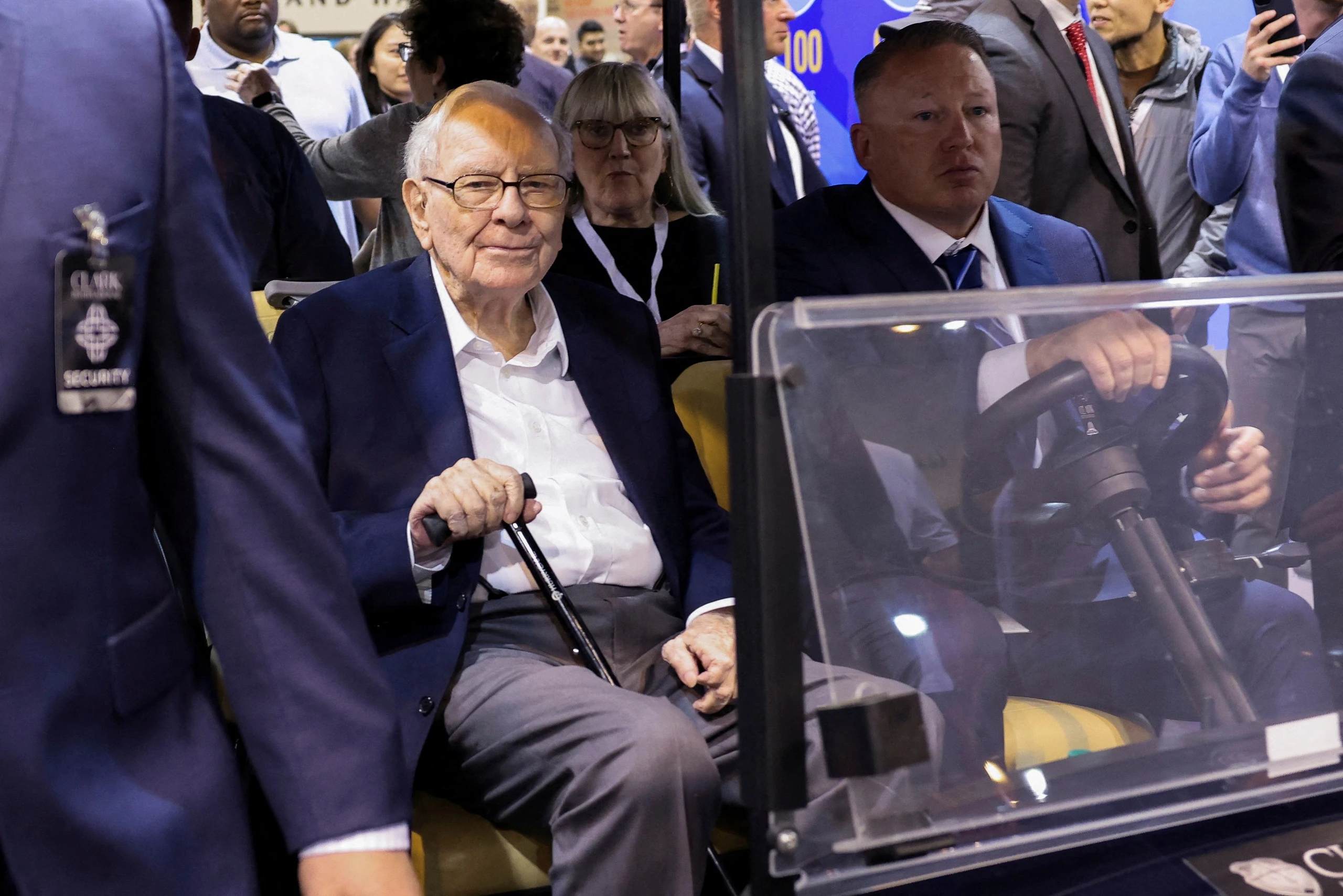 Huyền thoại đầu tư Warren Buffett ví AI như vũ khí hạt nhân Huyền thoại đầu tư Warren Buffett ví AI như vũ khí hạt nhân