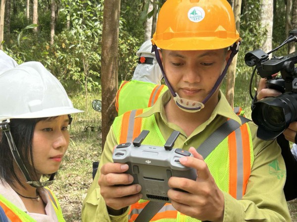 Khi drone tuần thám rừng