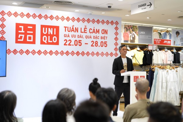 Phở, cà phê, bánh mì và nón lá Việt Nam được UNIQLO đưa lên trang phục