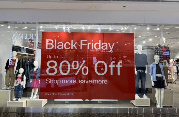 Siêu khuyến mãi có bật được sức mua?