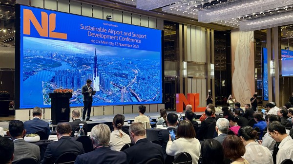 TP.HCM hướng đến cảng xanh, sân bay thông minh, trung tâm logistics số hóa