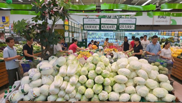 Thực phẩm dồi dào, giá giảm mạnh