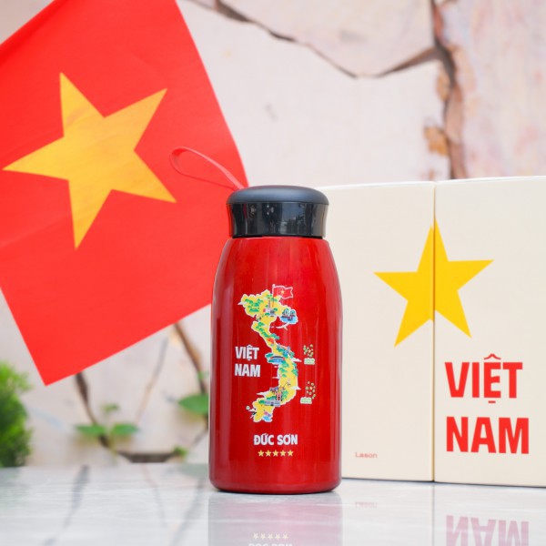 Tràn ngập vật phẩm trang trí đại lễ 30.4 Tràn ngập vật phẩm trang trí đại lễ 30.4