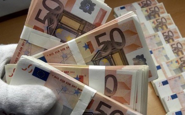Đồng Euro tăng vọt so với USD