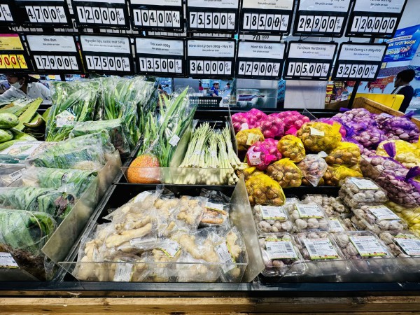 Đường Đà Lạt sạt lở nghiêm trọng, TP.HCM cơn 