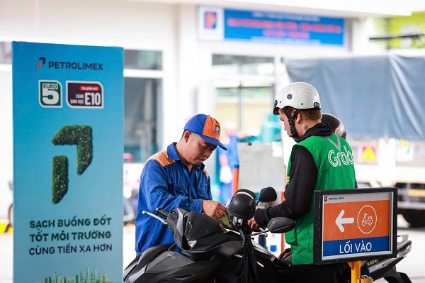Giá xăng dầu hôm nay 2.6.2026: Thế giới bật tăng