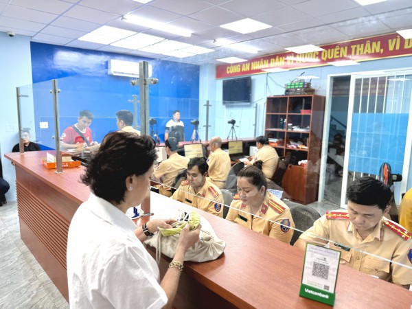 Chờ đổi bằng lái xe: Xuất trình với CSGT thế nào để không bị phạt? Chờ đổi bằng lái xe: Xuất trình với CSGT thế nào để không bị phạt?