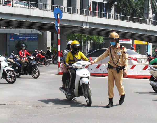 Không tuân thủ biển hiệu lệnh giao thông có bị phạt? Không tuân thủ biển hiệu lệnh giao thông có bị phạt?