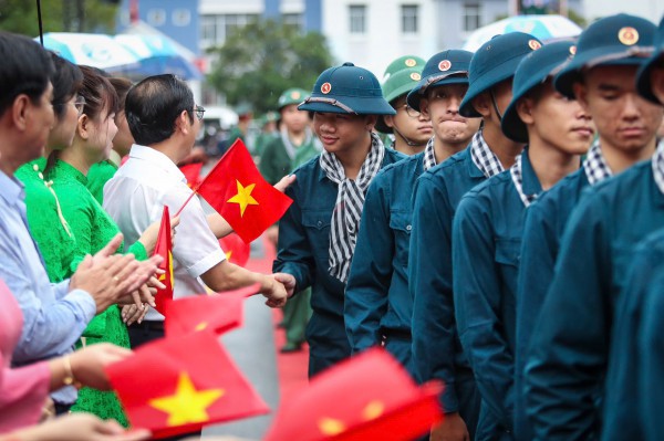 Sinh viên đang học đại học, cao đẳng có phải đi nghĩa vụ quân sự không?