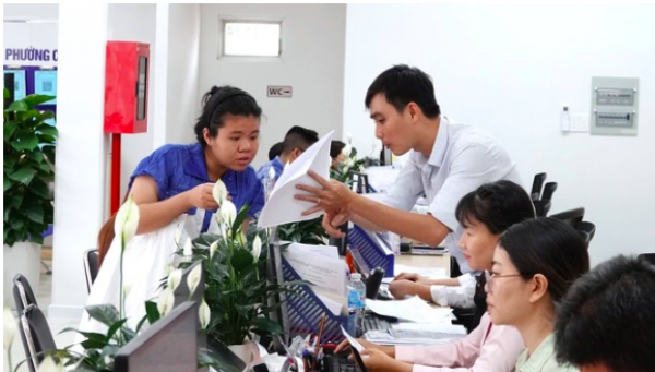 Từ ngày 1.1, công nhân viên ở TP.HCM và Hà Nội được tăng lương như thế nào?