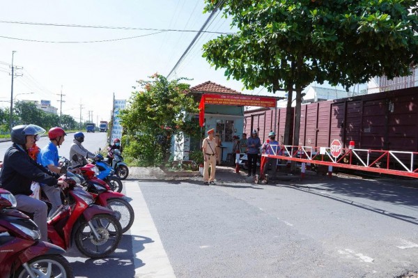 Vượt đèn đỏ đường sắt: Có bị phạt đến 20 triệu đồng như trên đường bộ?