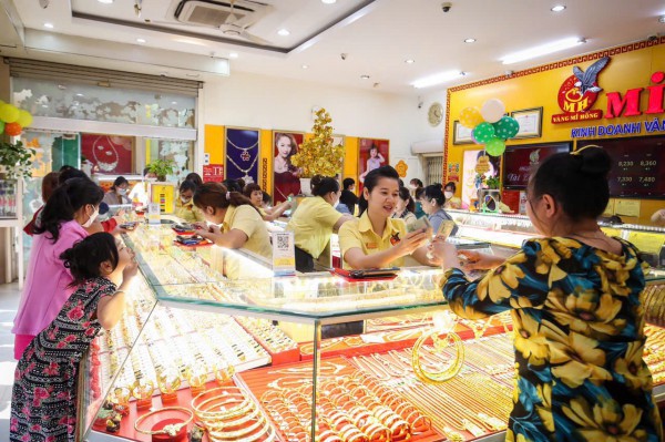 Đi máy bay có được mang vàng không?