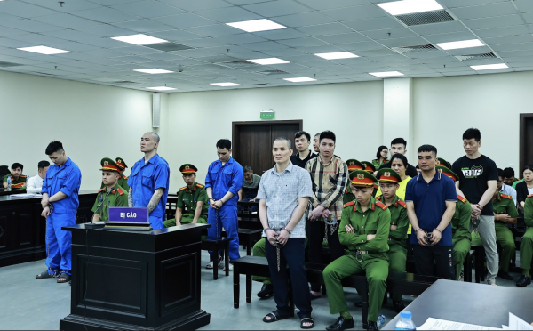 11 người bị tuyên tử hình trong vụ mua bán ma túy 11 người bị tuyên tử hình trong vụ mua bán ma túy