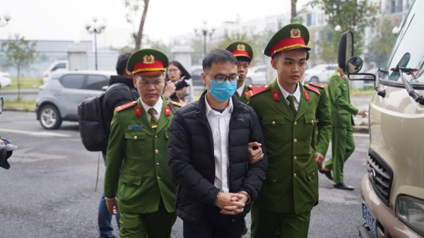 2 cựu Cục trưởng Cục An toàn thực phẩm hầu tòa vì nhận hối lộ