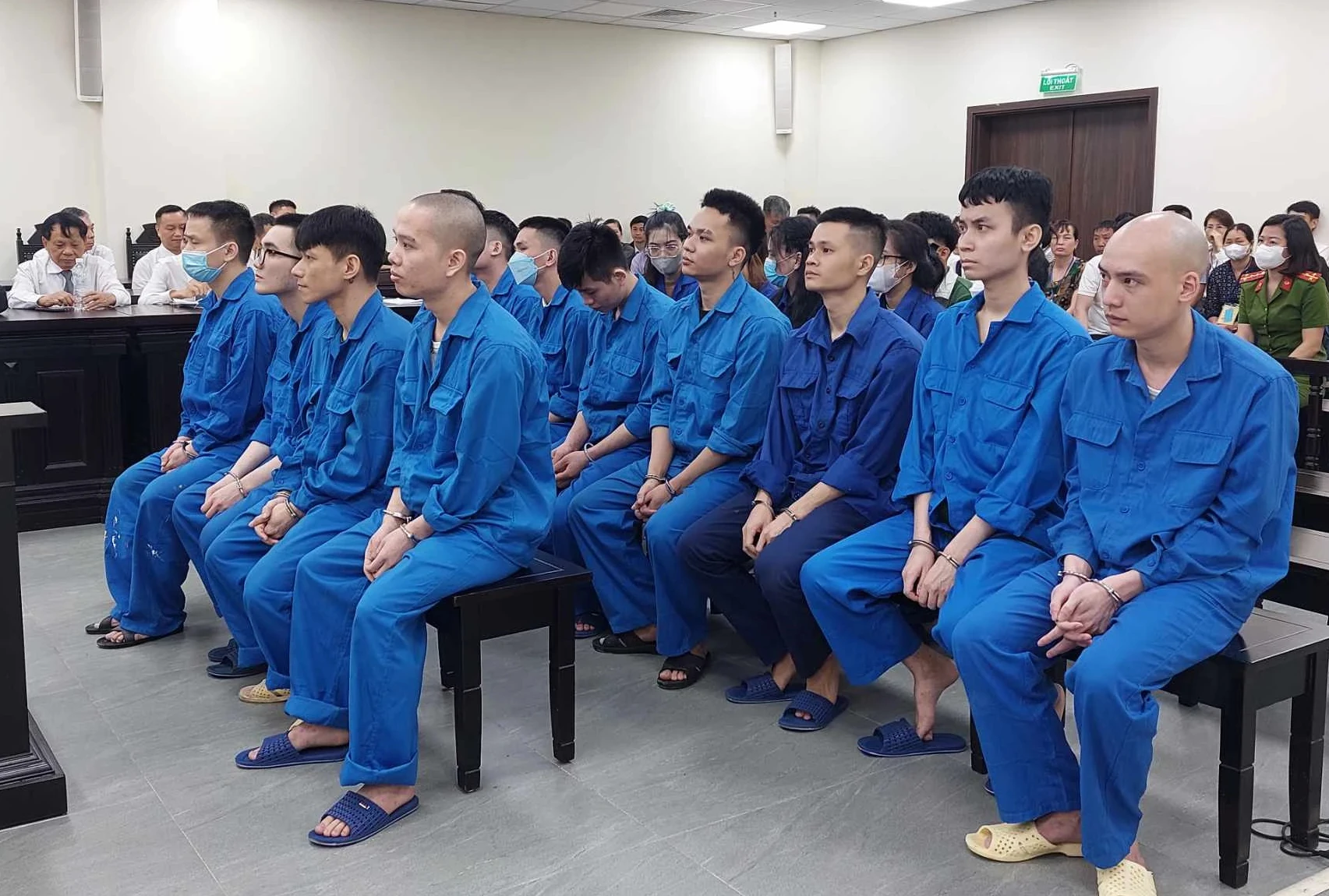 21 bị cáo trong đường dây lừa đảo và rửa tiền xuyên quốc gia lãnh án 21 bị cáo trong đường dây lừa đảo và rửa tiền xuyên quốc gia lãnh án