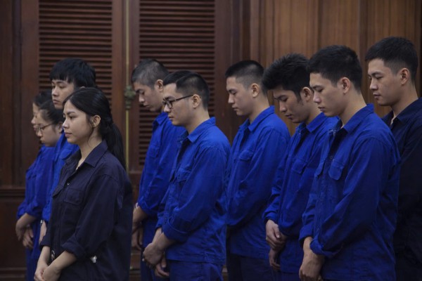 210 chủ thẻ tín dụng sập bẫy đường dây lừa 