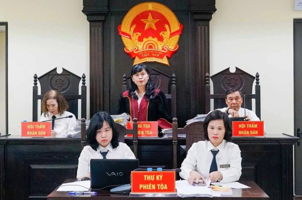 Bị xét xử vì lạm thu tiền học thêm 13 năm trước, cựu hiệu trưởng khai gì?