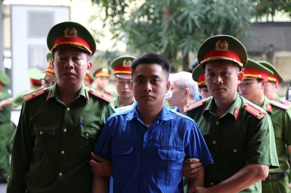 Bùi Đình Khánh hầu tòa
