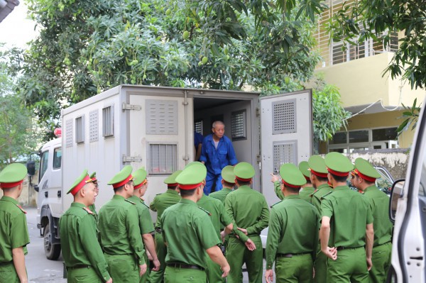 Bùi Đình Khánh hầu tòa