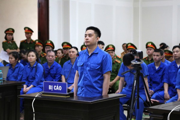 Bùi Đình Khánh xin trả iPhone 15 cho gia đình