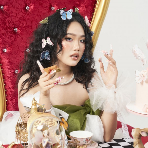 Ca sĩ Choco Trúc Phương bị kiện liên quan hợp đồng độc quyền với Celeb Group