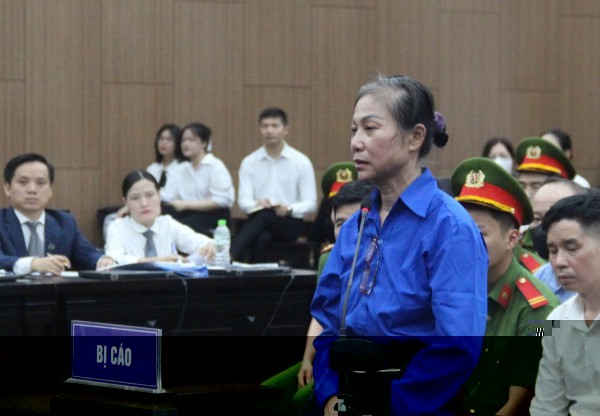 Cựu Bí thư Vĩnh Phúc Hoàng Thị Thúy Lan khai nhận hối lộ để làm từ thiện Cựu Bí thư Vĩnh Phúc Hoàng Thị Thúy Lan khai nhận hối lộ để làm từ thiện