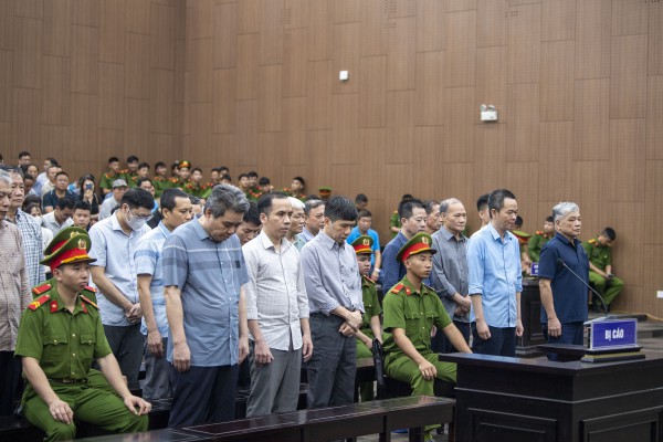 Cựu Thứ trưởng Bộ NN-PTNT bị tuyên phạt 4 năm tù trong vụ hối lộ 40 tỉ