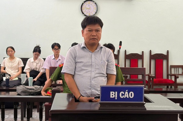Cựu kế toán trưởng CDC Huế nhận 268 triệu đồng tiền 