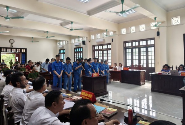 Hải Phòng: Tuyên án loạt cựu cán bộ hải quan tiếp tay buôn lậu hơn 1.800 tỉ Hải Phòng: Tuyên án loạt cựu cán bộ hải quan tiếp tay buôn lậu hơn 1.800 tỉ