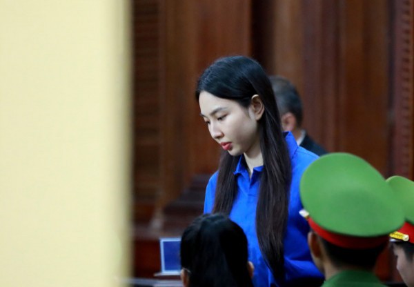 Hoa hậu Thùy Tiên bị phạt 2 năm tù vì đã lừa dối khách hàng