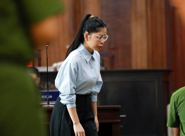 Hoa hậu Thùy Tiên bị phạt 2 năm tù vì đã lừa dối khách hàng