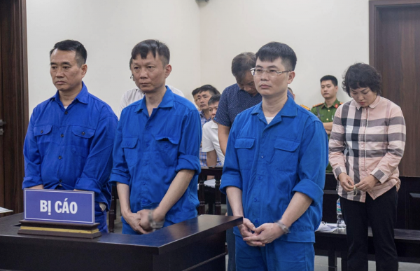Hoãn phiên tòa xét xử cựu chủ tịch phường 