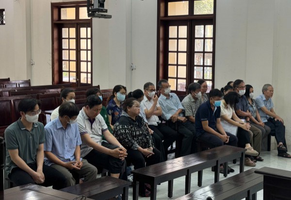 Hoãn phiên tòa xét xử đường dây 