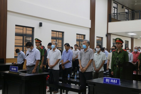 Ký hồ sơ khống, 3 cựu Phó chủ tịch thành phố Long Xuyên cũ hầu tòa