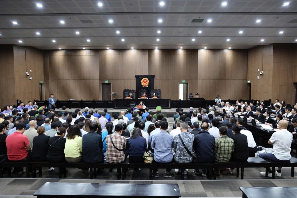 Luật sư đánh bạc xin được ghi nhận khi vận động 2 bị cáo ra trình diện