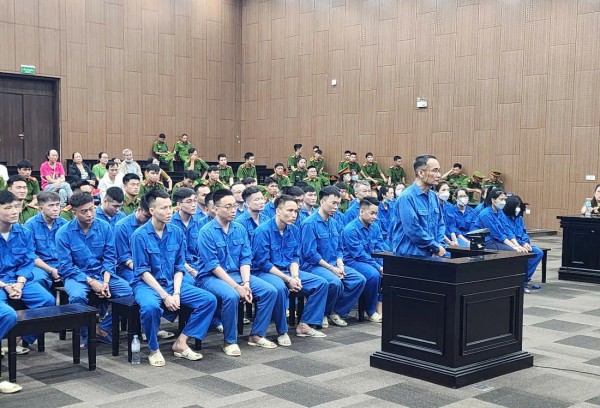 ”Tập đoàn” siết nợ bằng cách 