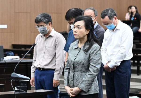 ”Thiệt hại không chỉ 800 tỉ mà còn lỡ cơ hội chữa bệnh của biết bao người”