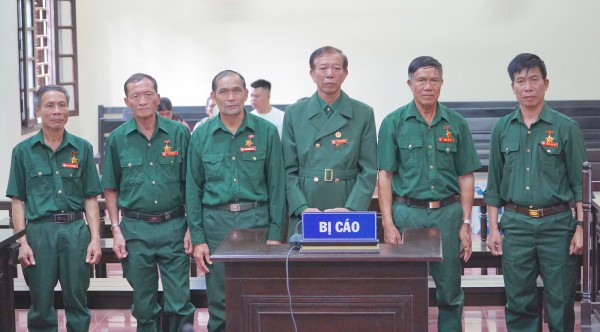 Tòa tiếp tục hoãn xét xử vụ 6 cựu chiến binh kêu oan sau khi ra tù Tòa tiếp tục hoãn xét xử vụ 6 cựu chiến binh kêu oan sau khi ra tù