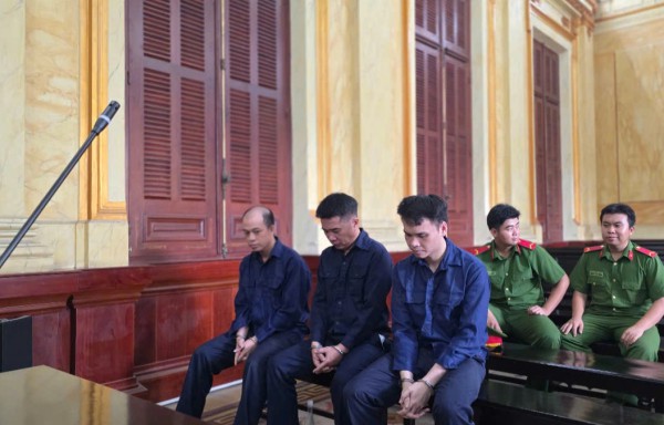 Tòa trả hồ sơ vụ 3 cựu công an phường bị chủ spa lừa hơn 2,1 tỉ đồng Tòa trả hồ sơ vụ 3 cựu công an phường bị chủ spa lừa hơn 2,1 tỉ đồng
