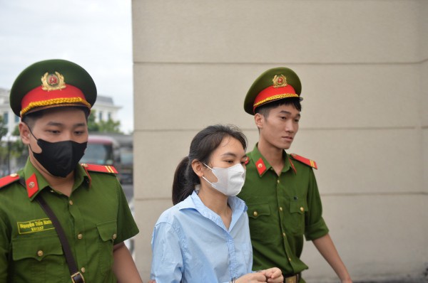Tòa triệu tập gần 100.000 người, dựng rạp để xét xử ông Trịnh Văn Quyết