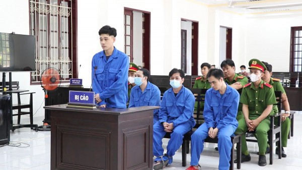 Trộm cắp tài sản hơn 2 tỉ đồng, 4 người lãnh án tù