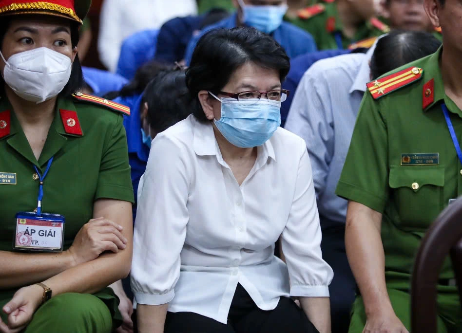 Vụ Trương Mỹ Lan: Gia đình cựu Cục trưởng Đỗ Thị Nhàn hiến nhiều đất Vụ Trương Mỹ Lan: Gia đình cựu Cục trưởng Đỗ Thị Nhàn hiến nhiều đất