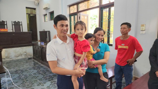 Vụ bán gà lôi trắng lãnh 6 năm tù: Tòa tuyên miễn trách nhiệm hình sự Vụ bán gà lôi trắng lãnh 6 năm tù: Tòa tuyên miễn trách nhiệm hình sự