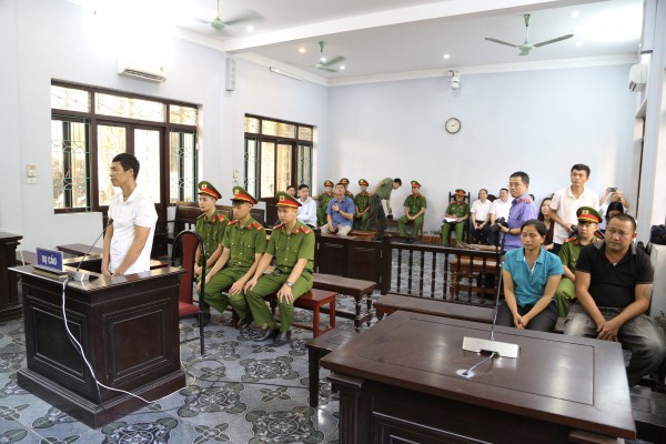 Vụ bán gà lôi trắng lãnh 6 năm tù: Viện KSND đề nghị miễn trách nhiệm hình sự Vụ bán gà lôi trắng lãnh 6 năm tù: Viện KSND đề nghị miễn trách nhiệm hình sự