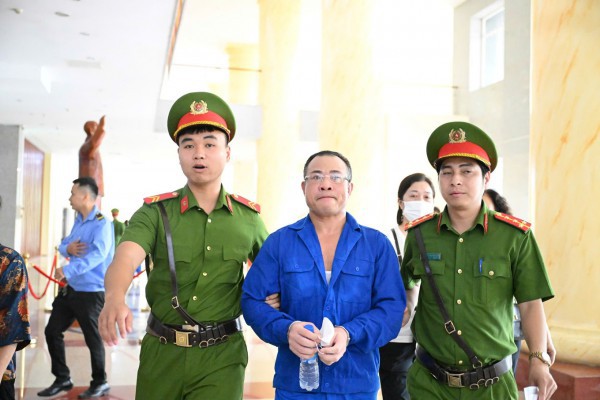 Vụ cháy 56 người chết: Chủ chung cư mini nộp 21 tỉ, được giảm 2 năm 6 tháng tù Vụ cháy 56 người chết: Chủ chung cư mini nộp 21 tỉ, được giảm 2 năm 6 tháng tù