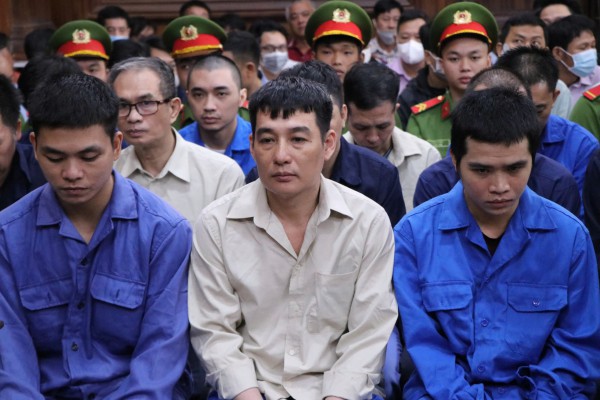 Xét xử 64 bị cáo đưa và nhận hối lộ tại Trung tâm đăng kiểm 50-04V