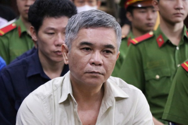 Xét xử 64 bị cáo đưa và nhận hối lộ tại Trung tâm đăng kiểm 50-04V