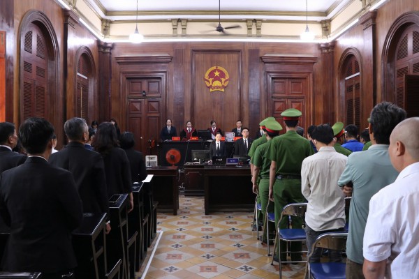 Xét xử 64 bị cáo đưa và nhận hối lộ tại Trung tâm đăng kiểm 50-04V