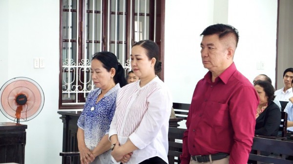 Xét xử cựu giám đốc BVĐK Vĩnh Long cùng 2 thuộc cấp liên quan Việt Á